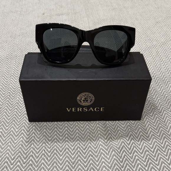 Versace Medusa Biggie Cat Eye Glossy Black Sunglasses - Picture 1 of 9